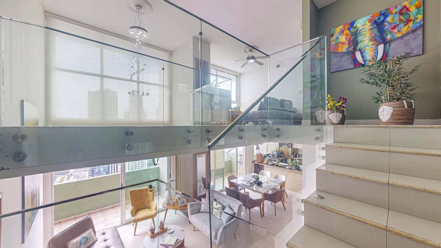 Venta de amplio apartamento y balcón doble en Sevilla – Costa del Este