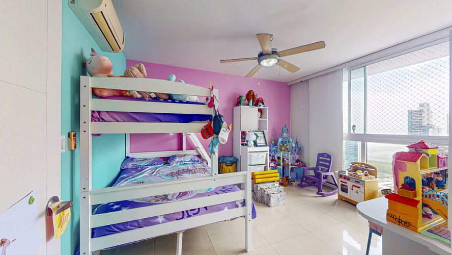 Venta de amplio apartamento y balcón doble en Sevilla – Costa del Este