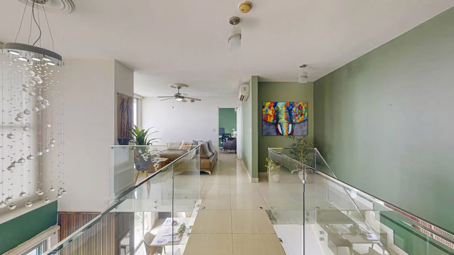 Venta de amplio apartamento y balcón doble en Sevilla – Costa del Este