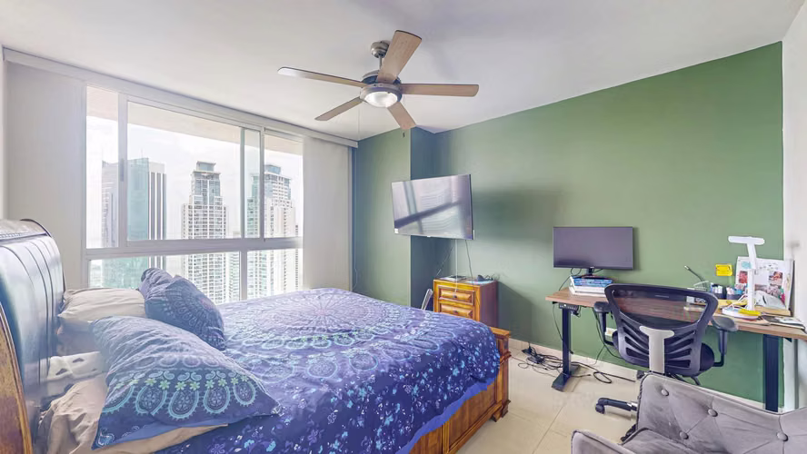 Venta de amplio apartamento y balcón doble en Sevilla – Costa del Este
