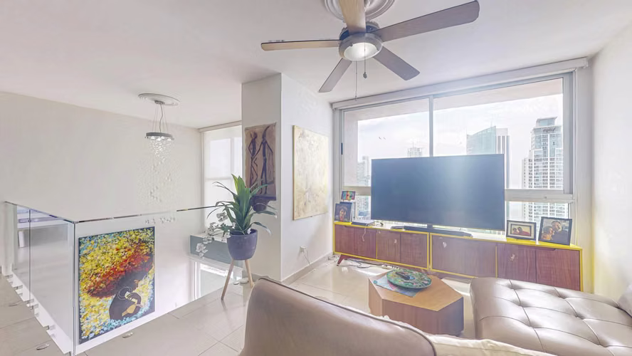 Venta de amplio apartamento y balcón doble en Sevilla – Costa del Este