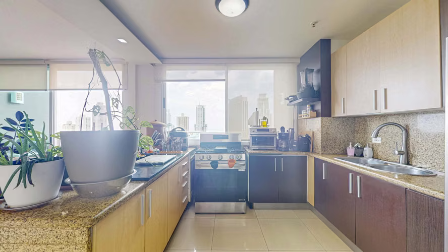 Venta de amplio apartamento y balcón doble en Sevilla – Costa del Este