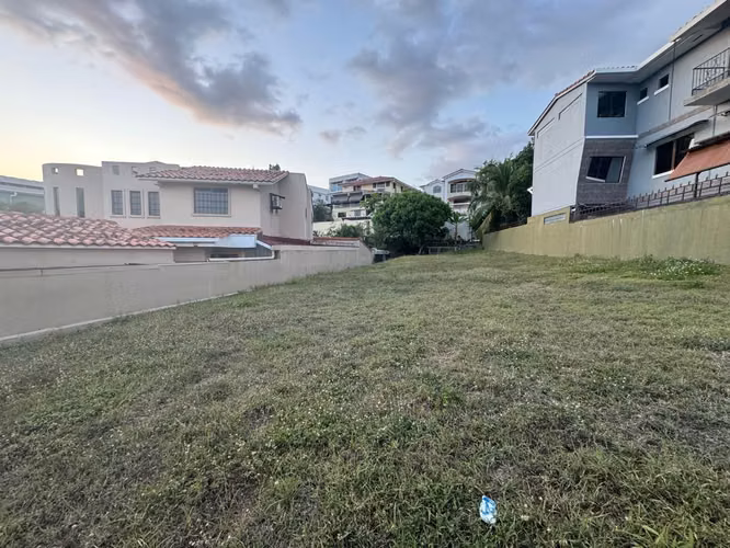 VENDO TERRENO EN ALTOS DE PANAMA 600M2