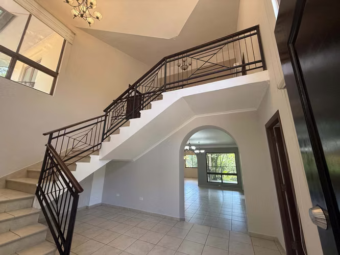For Rent House in Camino de Cruces