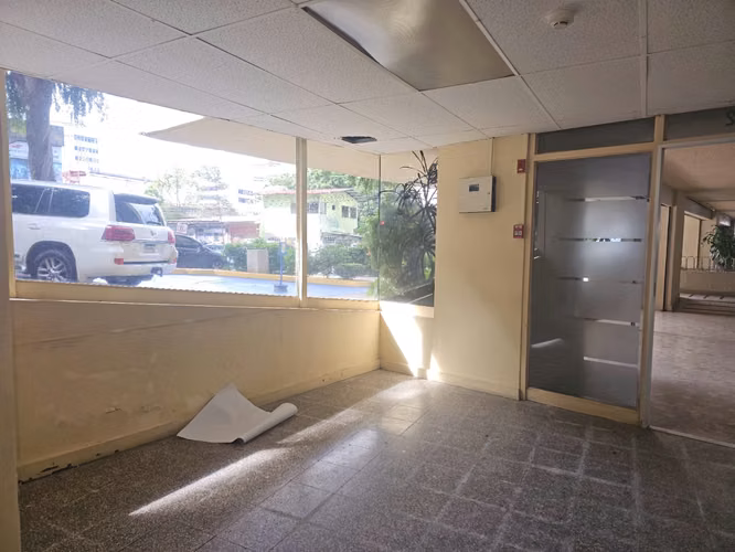 Banco vende local comercial en Torre Comosa, Obarrio