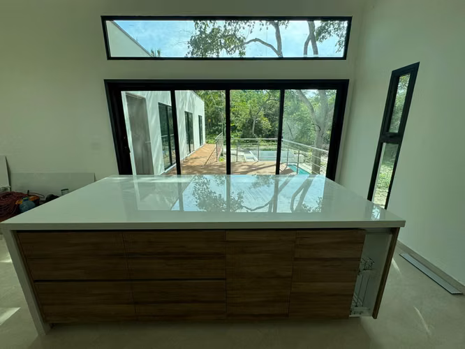 Casa de playa NUEVA con piscina y lote de 1,000 m² en Costa Esmeralda