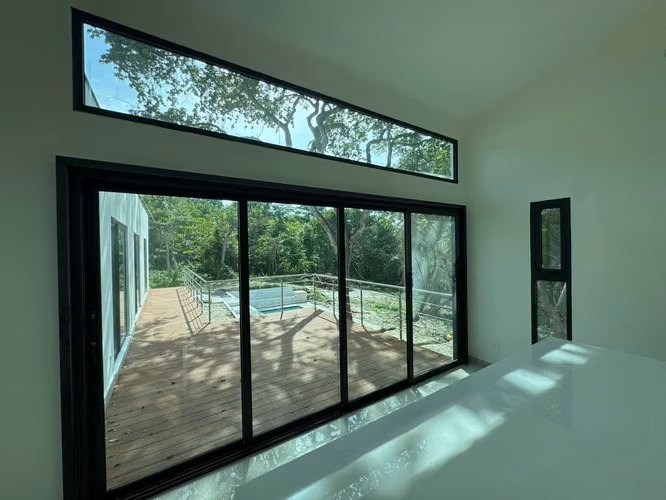 Casa de playa NUEVA con piscina y lote de 1,000 m² en Costa Esmeralda