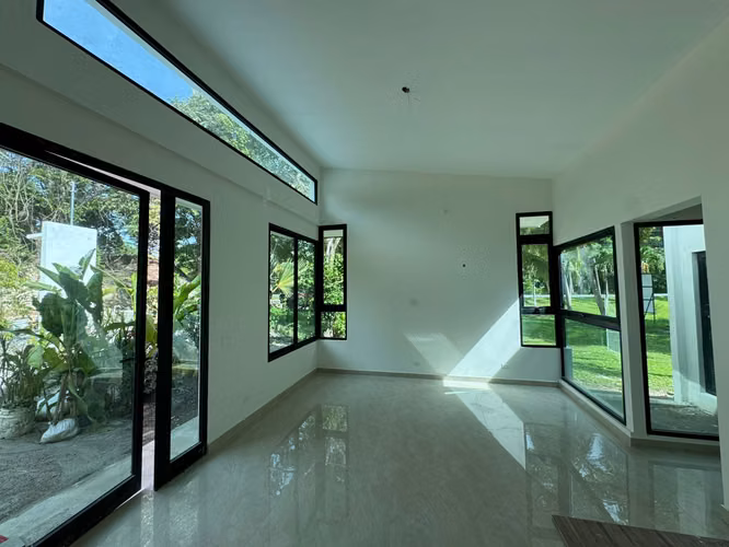 Casa de playa NUEVA con piscina y lote de 1,000 m² en Costa Esmeralda