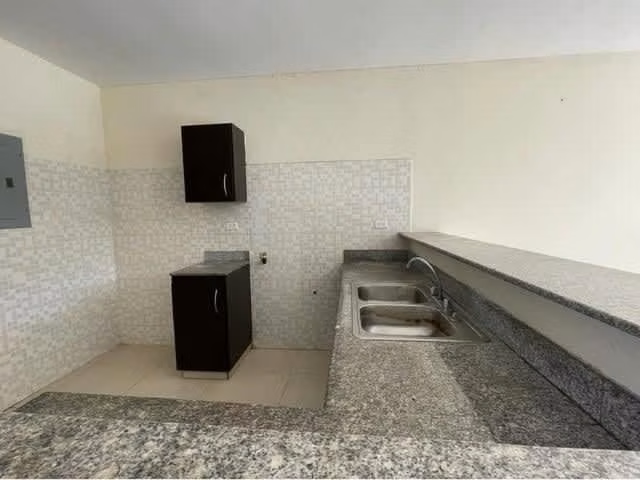 SE ALQUILA O SE VENDE CASA EN PARQUES DE OVIEDO