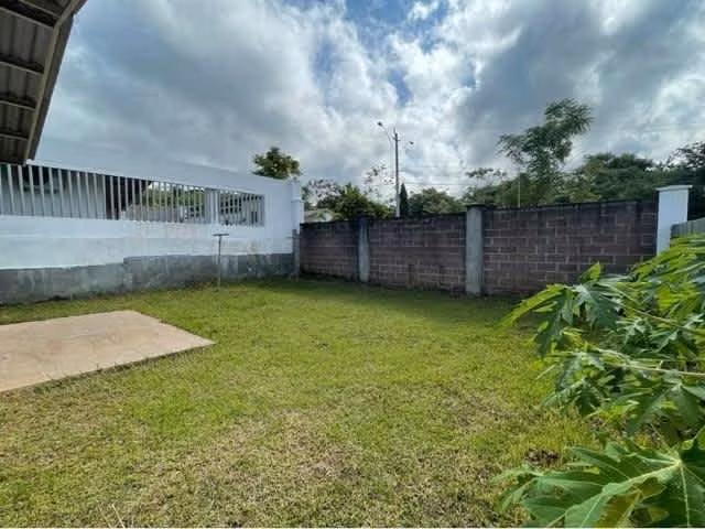 SE ALQUILA O SE VENDE CASA EN PARQUES DE OVIEDO