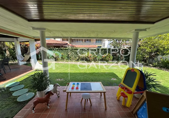 Venta de casa con jardín en El Carmen (Bella Vista)