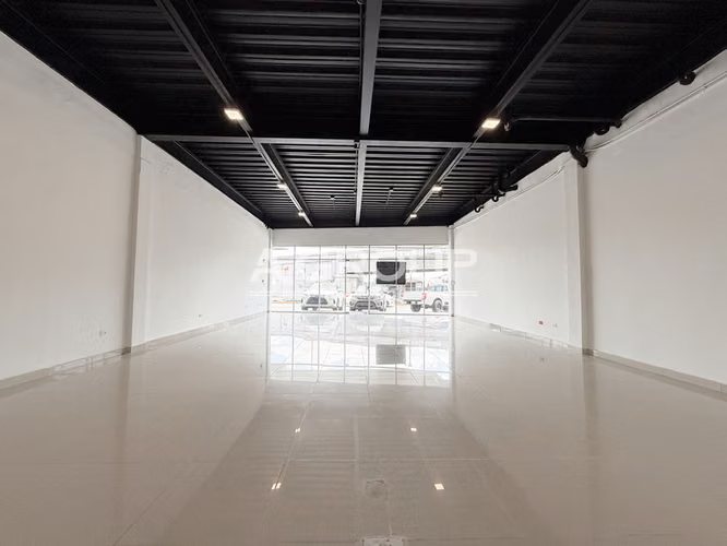 Oportunidad – Local Comercial en Galería Cincuentenario