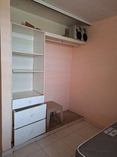 Cuarto en barriada Brisas del Golf  San Miguelito. Cerca de colegios, hospitales.