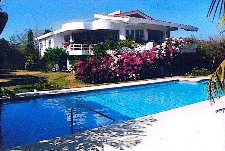 Vendo Casa frente al Mar con terreno de 2000 m2, Playa Gorgona