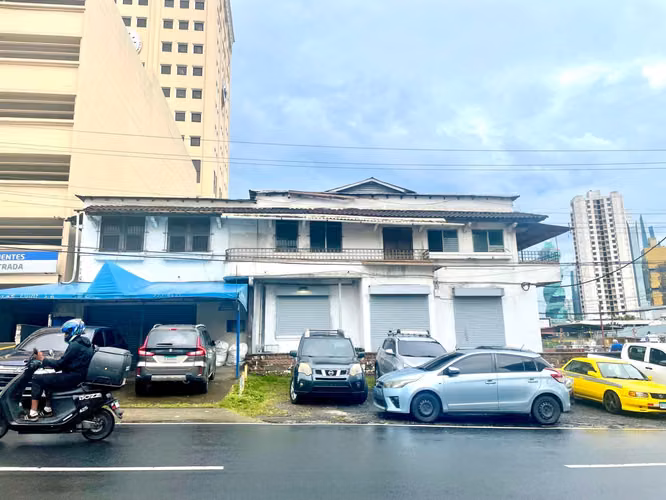 VENTA DE CASA COMERCIAL EN EL CARMEN