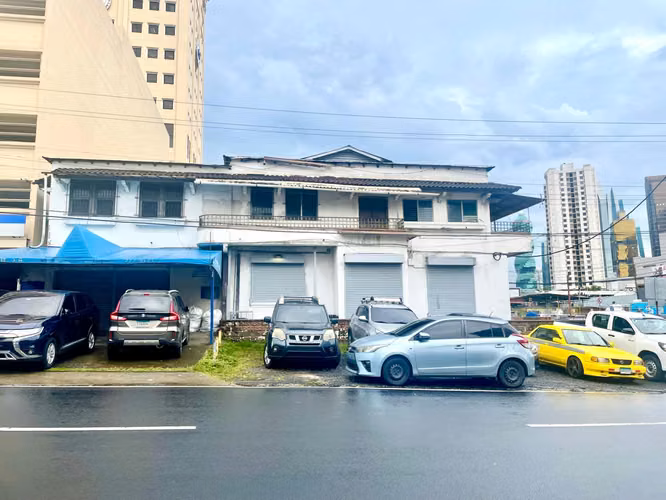 VENTA DE CASA COMERCIAL EN EL CARMEN