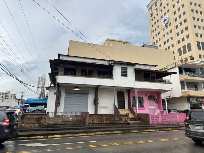 VENTA DE CASA COMERCIAL EN EL CARMEN