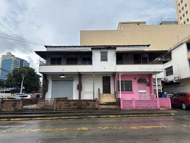 VENTA DE CASA COMERCIAL EN EL CARMEN