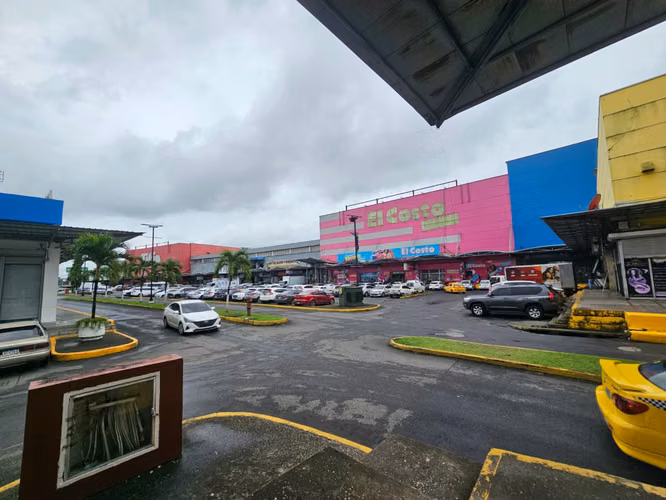 Se Vende Local en 4 Altos Colón