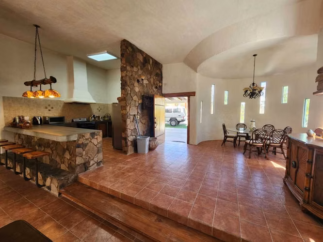 SE VENDE  CASA AMOBLADA EN CORONADO GOLF CON PISCINA Y CASA DE EMPLEADO