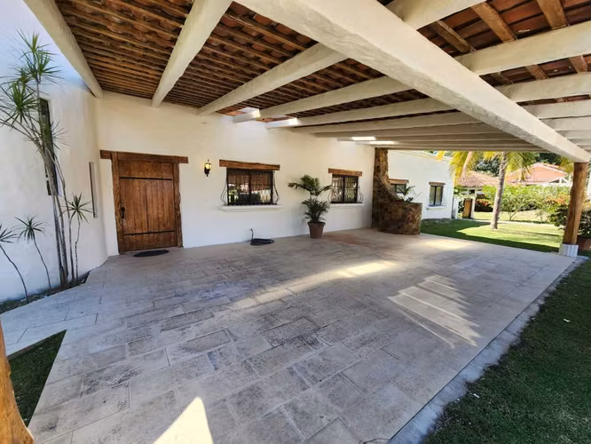 SE VENDE  CASA AMOBLADA EN CORONADO GOLF CON PISCINA Y CASA DE EMPLEADO