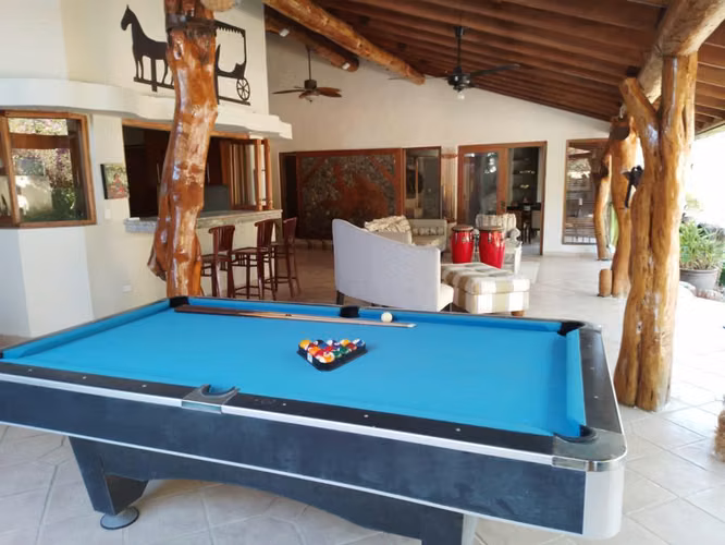SE VENDE  CASA AMOBLADA EN CORONADO GOLF CON PISCINA Y CASA DE EMPLEADO