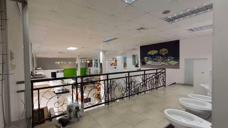 Se Vende Galera Comercial en Avenida Santa Elena, Parque Lefevre
