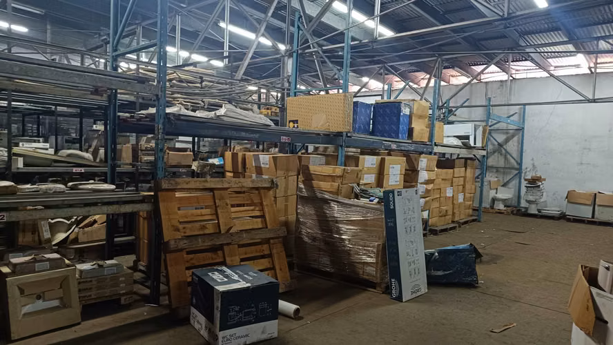 Se Vende Galera Comercial en Avenida Santa Elena, Parque Lefevre