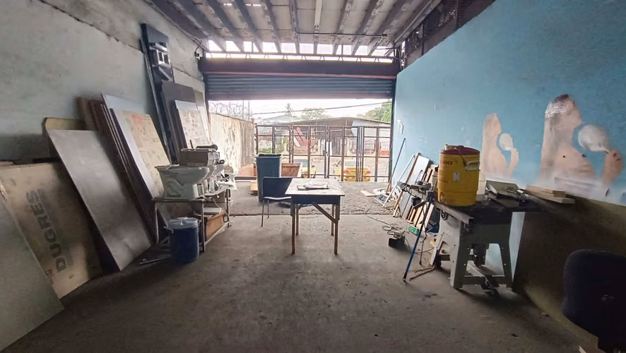 Se Vende Galera Comercial en Avenida Santa Elena, Parque Lefevre