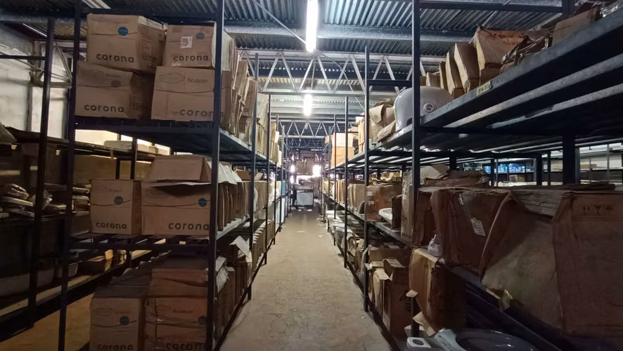Se Vende Galera Comercial en Avenida Santa Elena, Parque Lefevre