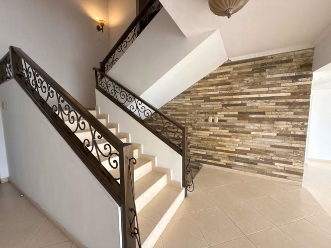 Se vende casa multinivel en Dos Mares. - Imagen 5