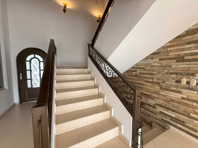 Se vende casa multinivel en Dos Mares. - Imagen 4