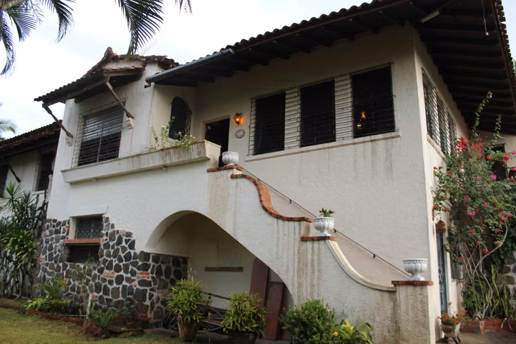 House for sale in Las Cumbres.