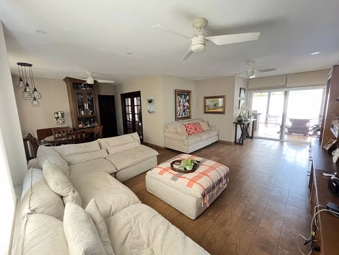 Amplia casa  en venta  con piscina en Costa del este - Imagen 4