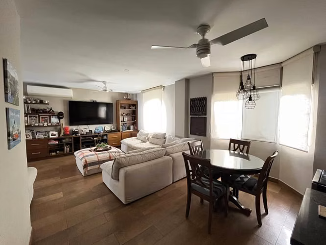Amplia casa  en venta  con piscina en Costa del este - Imagen 3