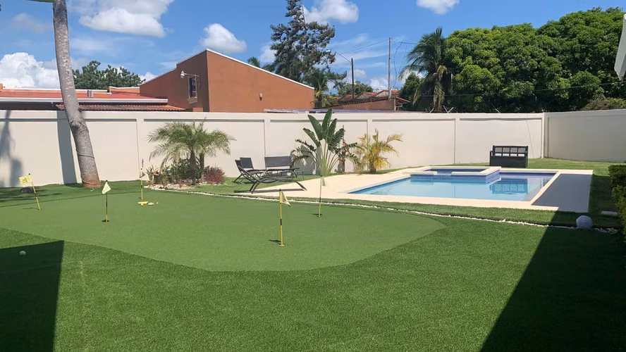 Vendo hermosa y amplia casa en exclusiva área de Chitré