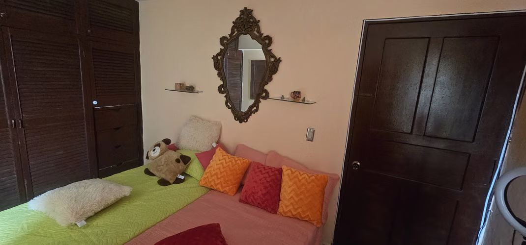 Habitaciónes privada tipo hotel con servicios incluidos. Solo señoritas. opcion Aire Acondicionado
