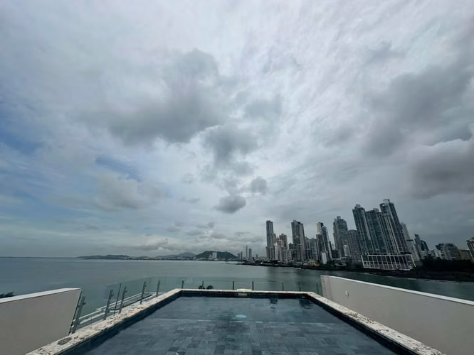 VENTA HERMOSO APARTAMENTO PH WATER FRONT, OCEAN REEF