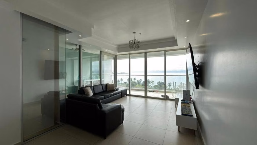 VENTA HERMOSO APARTAMENTO FRENTE AL MAR EN AVENIDA BALBOA - Imagen 3