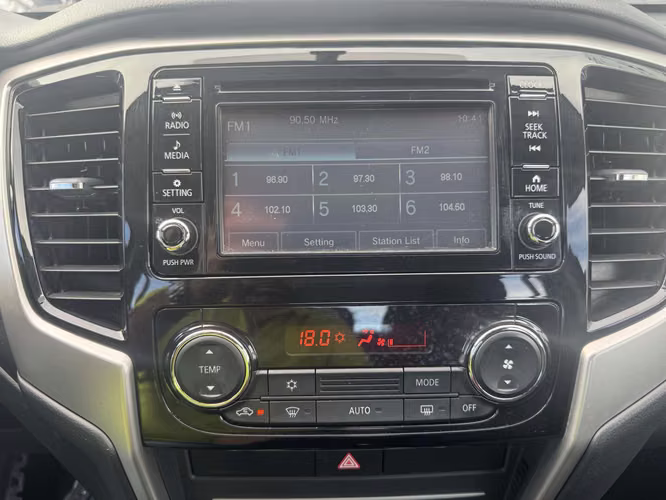 MITSUBISHI L200