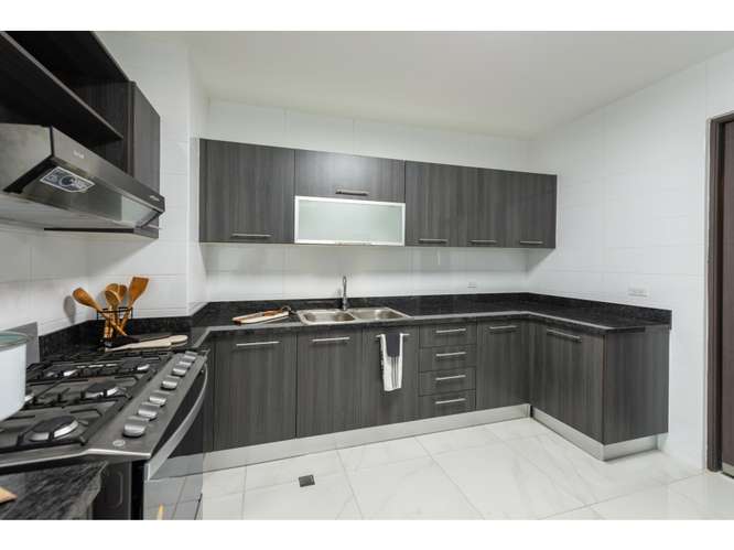 Venta de apartamentos en Pacific Park Towers, Edison Park