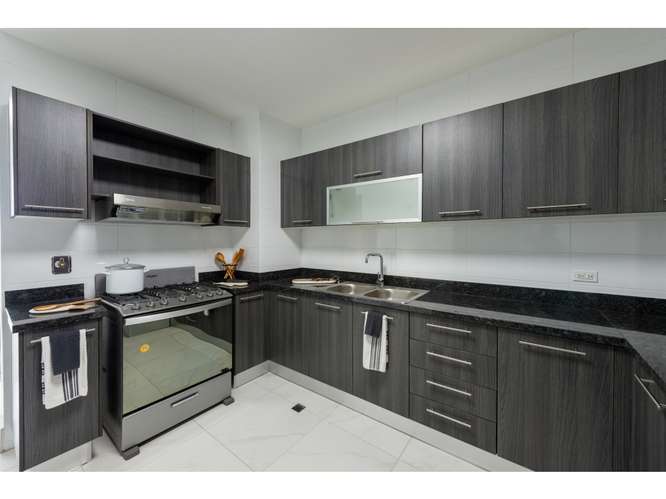 Venta de apartamentos en Pacific Park Towers, Edison Park