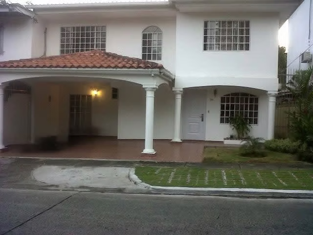 Large house for sale in Hato Pintado (La Loma)