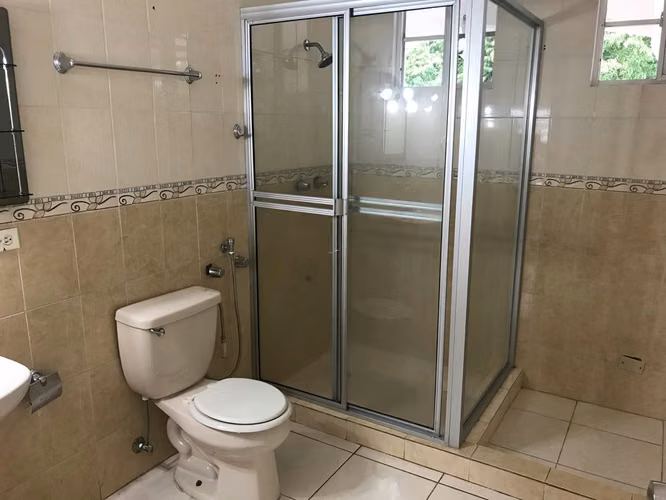 Se vende amplia casa en Hato Pintado La Loma, cerca de todo. (Precio Negociable!!)