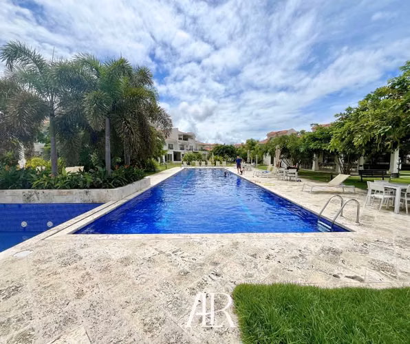 Vendo Espectacular Town House en Santa Maria