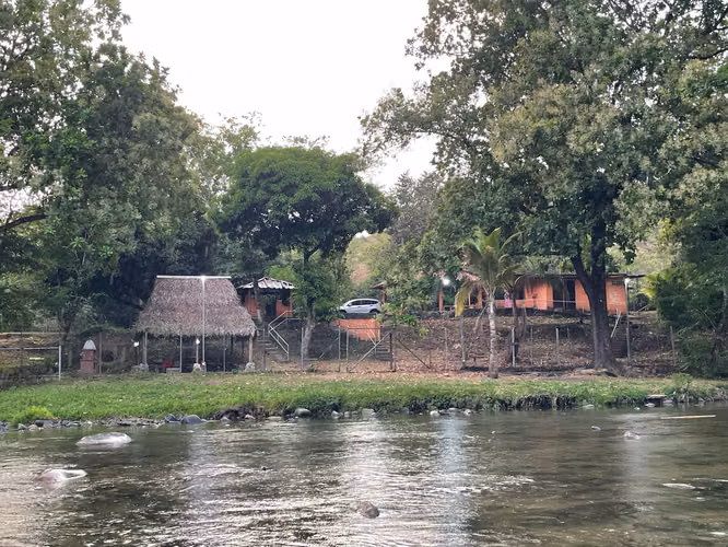 Lot for sale with improvements in El Carriazo, San Martín