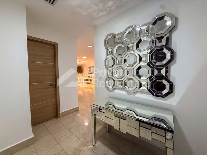 Venta de moderno apartamento en PH Grand Tower, Punta Pacífica