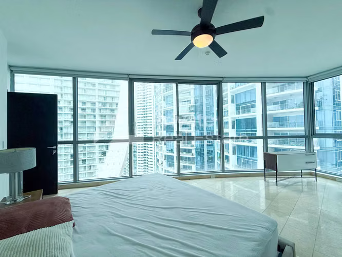 Venta de moderno apartamento en PH Grand Tower, Punta Pacífica