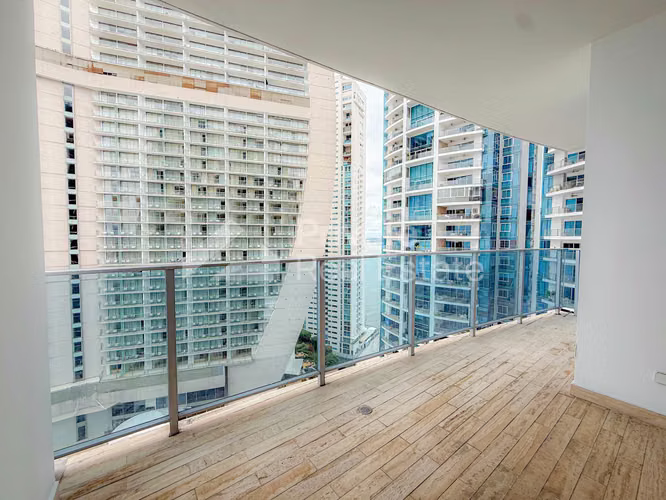 Venta de moderno apartamento en PH Grand Tower, Punta Pacífica