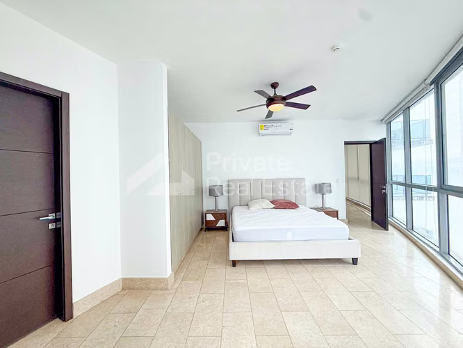Venta de moderno apartamento en PH Grand Tower, Punta Pacífica